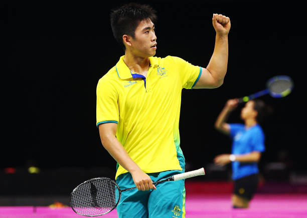 羽毛球打法百科全书:配套视频演示+分步骤动作图解