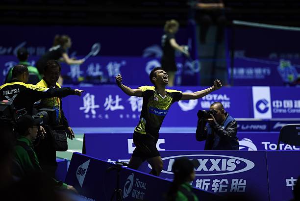 高性价比羽毛球拍推荐:ASIT 318的优缺点分析