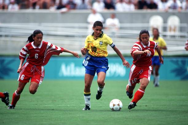 上帝之手与世纪进球:马拉多纳60岁生日回顾