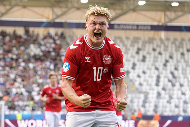 3万人足球场：城市新地标与体育盛事的完美结合