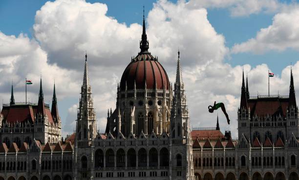 速度与耐力的较量:径赛项目全介绍