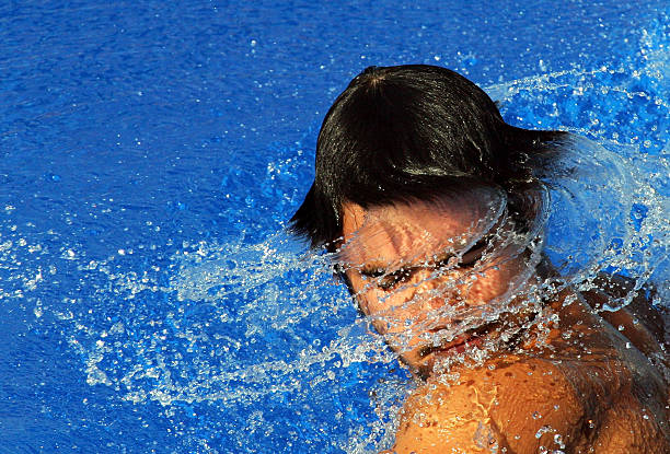 为什么冰球有越位而曲棍球没有?规则对比分析