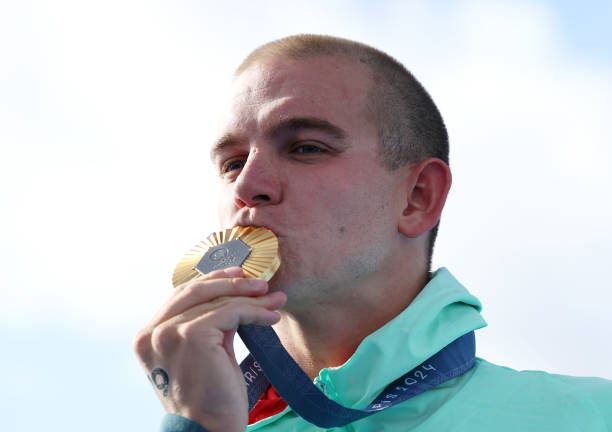 绘画小技巧:如何画出逼真的游泳圈