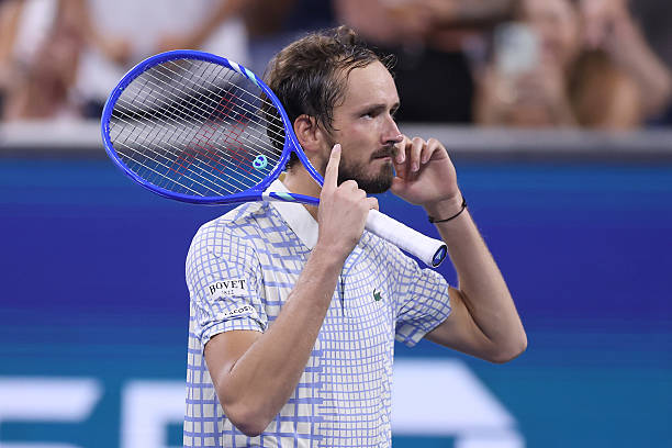 法网延期举办，纳达尔第13次夺冠追平费德勒20冠纪录